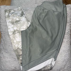 Turquoise tie dye leggings